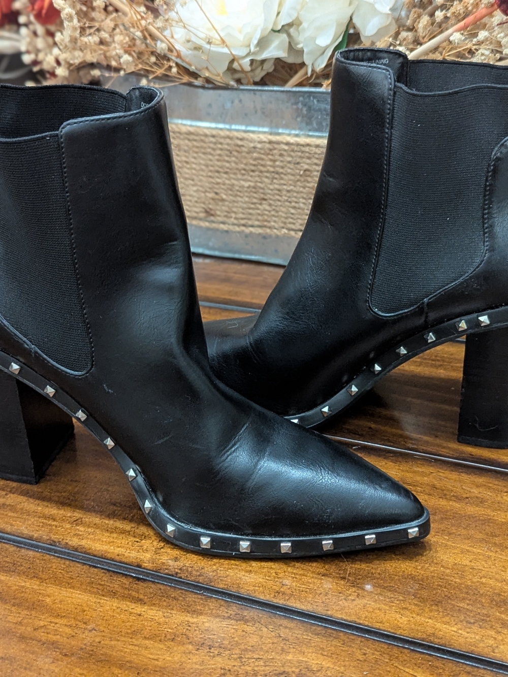 🚨Black Studded Leather Ankle Boots